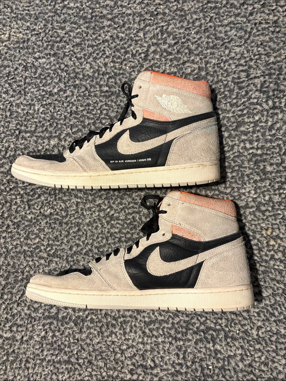 Air Jordan’s Air Jordon 1 Retro High in Neutral Grey Hyper Crimson VG condition!